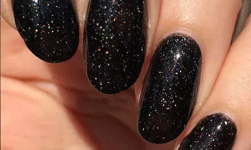 ప్రపంచంలోనే అత్యంత ఖరీదైన నెయిల్ పాలిష్.. ఏకంగా 3 మెర్సిడెస్ కార్లు కొనొచ్చట ప్రపంచంలోనే అత్యంత ఖరీదైన నెయిల్ పాలిష్.. ఏకంగా 3 మెర్సిడెస్ కార్లు కొనొచ్చట