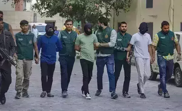 Delhi Police: ఉన్నతవిద్యావంతులే... కానీ ఏం లాభం..