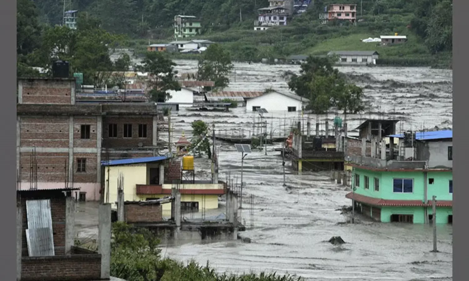 సిక్కింలో వరదలు.. 23 మంది ఆర్మీ జవాన్ల గల్లంతు సిక్కింలో వరదలు.. 23 మంది ఆర్మీ జవాన్ల గల్లంతు