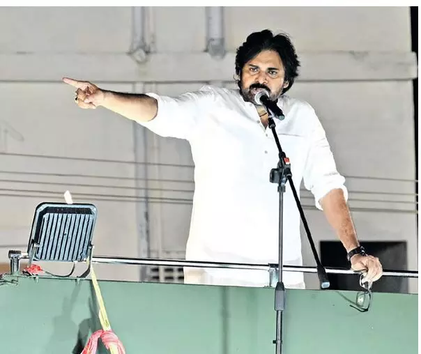 PAWAN: 2024లో వైసీపీని కూలగొడతాం: పవన్ PAWAN: 2024లో వైసీపీని కూలగొడతాం: పవన్