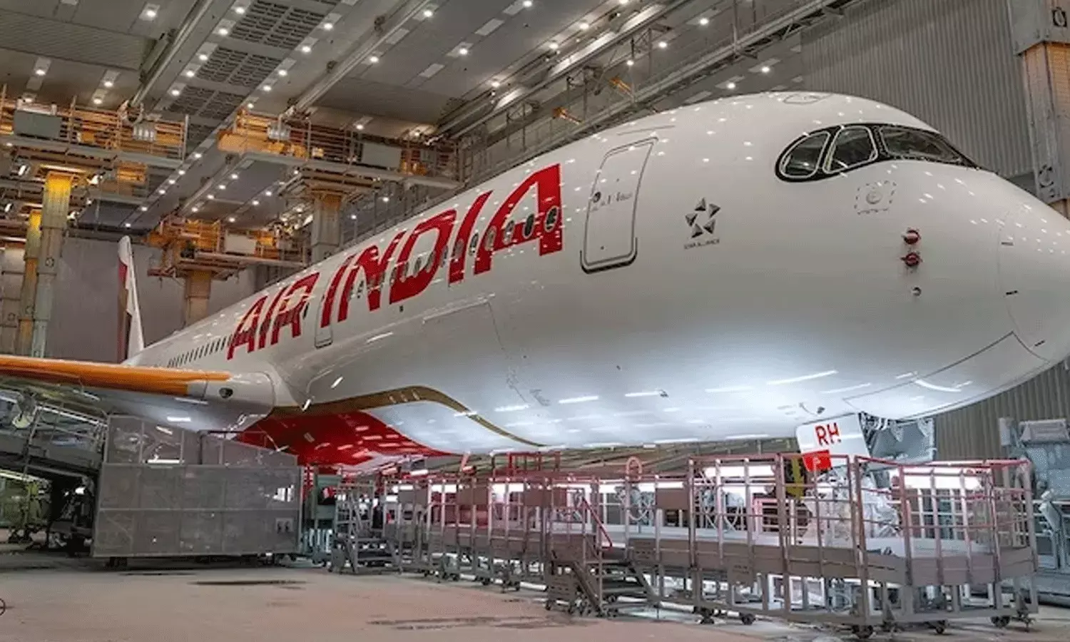 టాటా చేతిలోకి ఎయిర్ ఇండియా.. లోగో, డిజైన్లలో మార్పు టాటా చేతిలోకి ఎయిర్ ఇండియా.. లోగో, డిజైన్లలో మార్పు