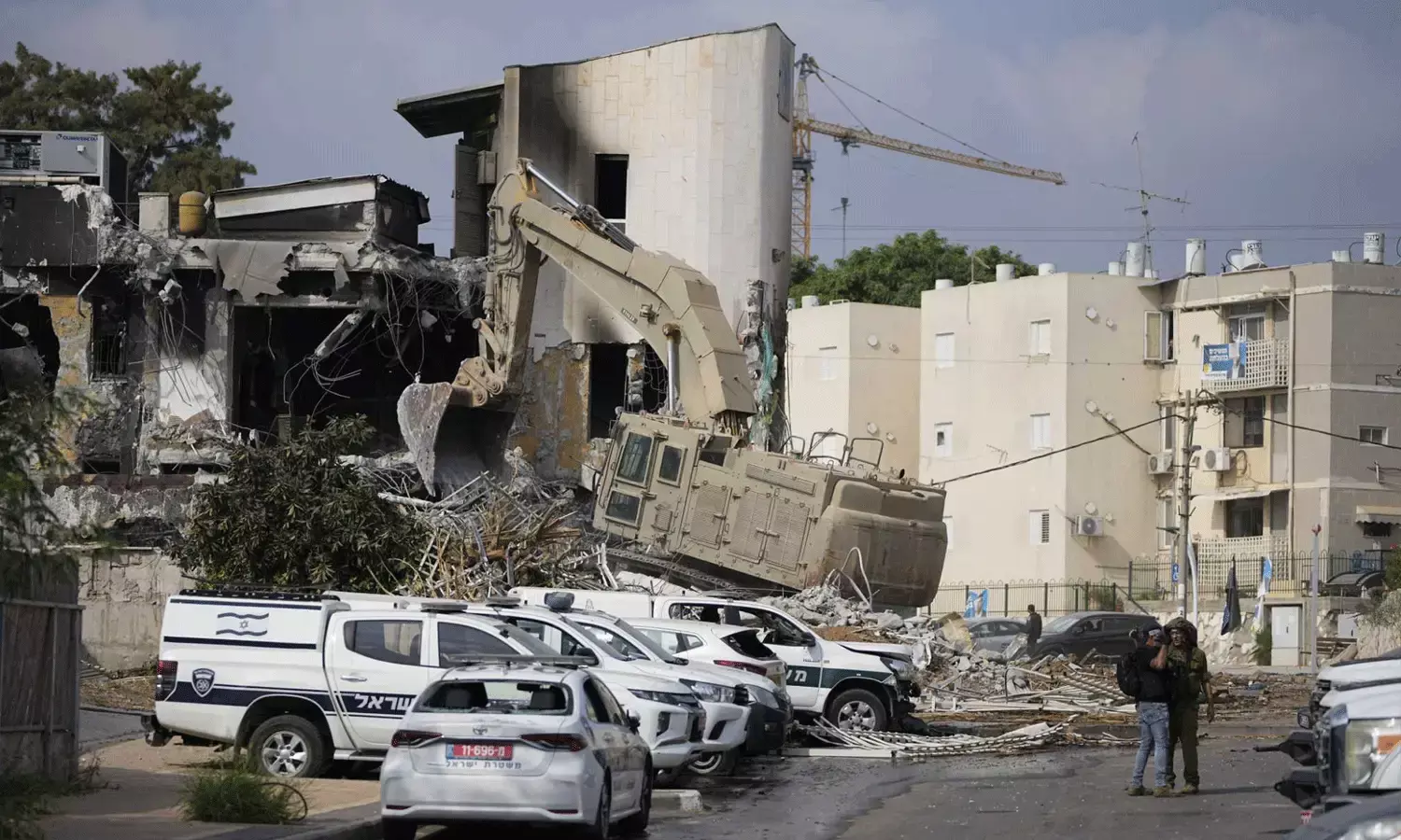 ఇజ్రాయెల్ పై హమాస్ దాడులు.. ఒక తండ్రి త్యాగం.. కుటుంబాన్ని తప్పించి.. ఇజ్రాయెల్ పై హమాస్ దాడులు.. ఒక తండ్రి త్యాగం.. కుటుంబాన్ని తప్పించి..