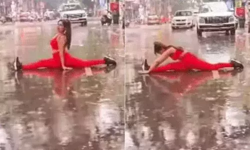 రోడ్డుపై యోగా చేస్తున్న మహిళ.. జరిమానా విధించిన పోలీసులు రోడ్డుపై యోగా చేస్తున్న మహిళ.. జరిమానా విధించిన పోలీసులు