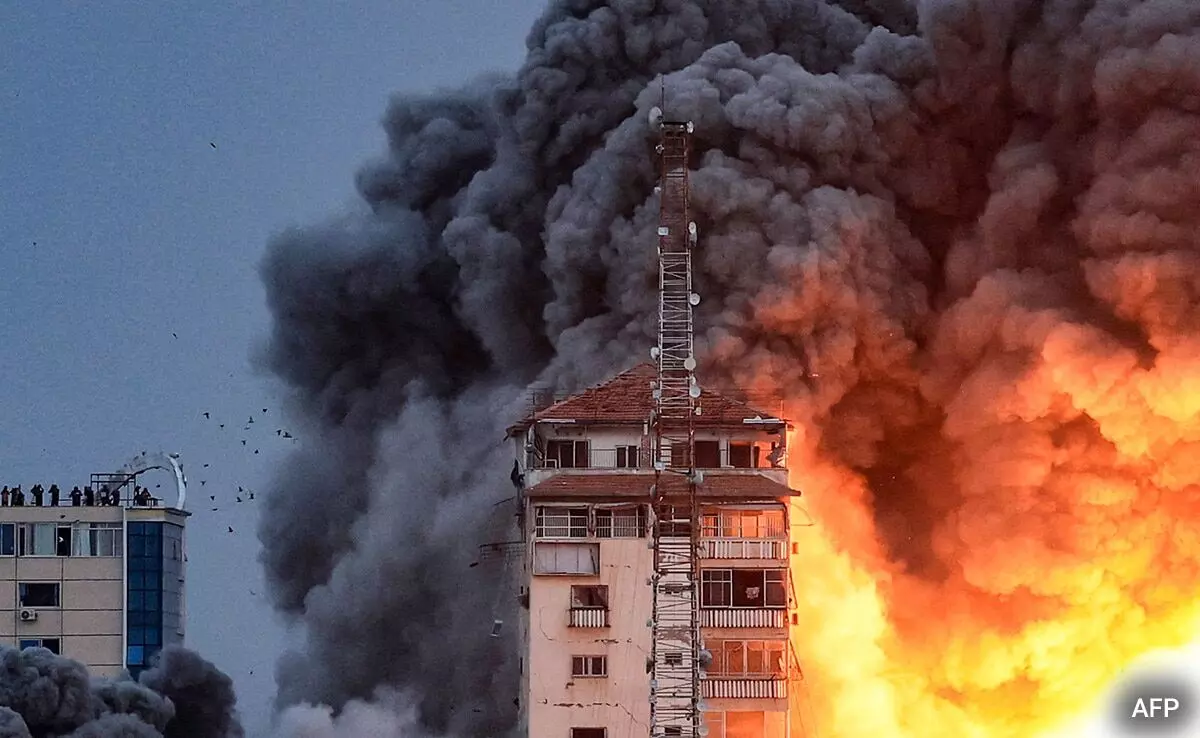 Gaza : ఇజ్రాయెల్ ముప్పేట దాడులతో గాజా కకావికలం Gaza : ఇజ్రాయెల్ ముప్పేట దాడులతో గాజా కకావికలం