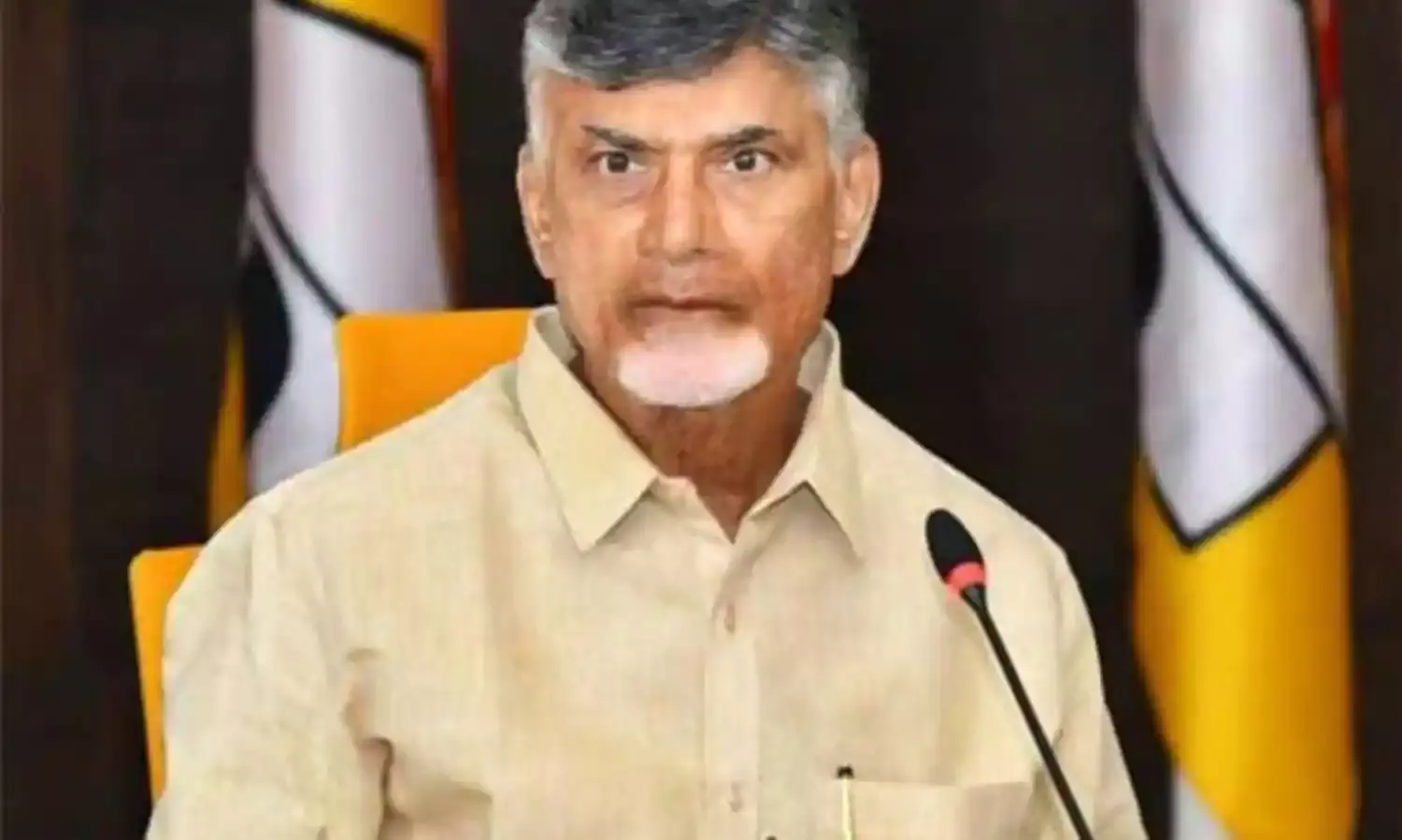 BABU: స్కిల్ కేసులో హైకోర్టుకు చంద్రబాబు BABU: స్కిల్ కేసులో హైకోర్టుకు చంద్రబాబు