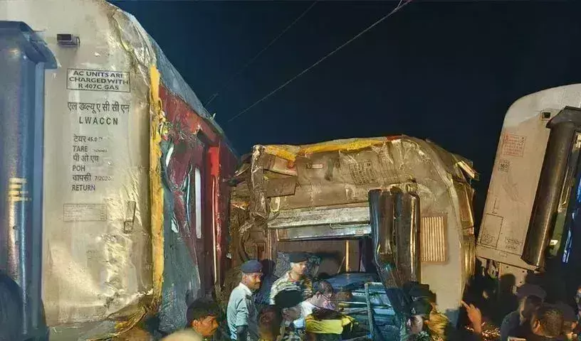 బీహార్లో పట్టాలు తప్పిన ఎక్స్ప్రెస్ బీహార్లో పట్టాలు తప్పిన ఎక్స్ప్రెస్