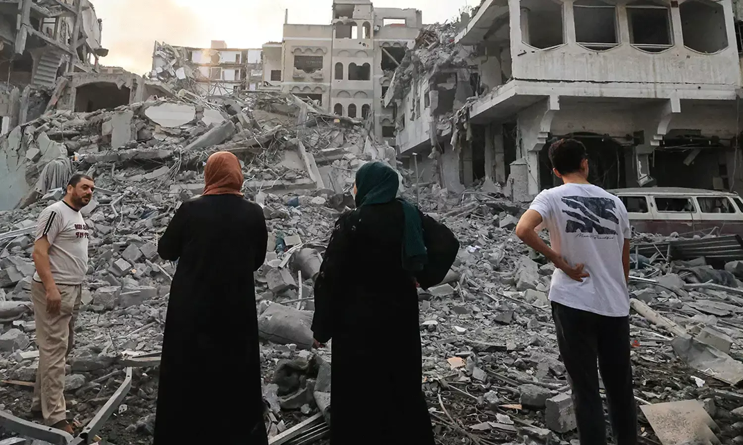 గాజాపై ఇజ్రాయెల్ వైమానిక దాడులు.. విదేశీయులతో సహా 13 మంది బందీలు మృతి