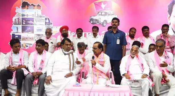 KCR: ప్రజాకర్షకంగా బీఆర్ఎస్ మేనిఫెస్టో KCR: ప్రజాకర్షకంగా బీఆర్ఎస్ మేనిఫెస్టో