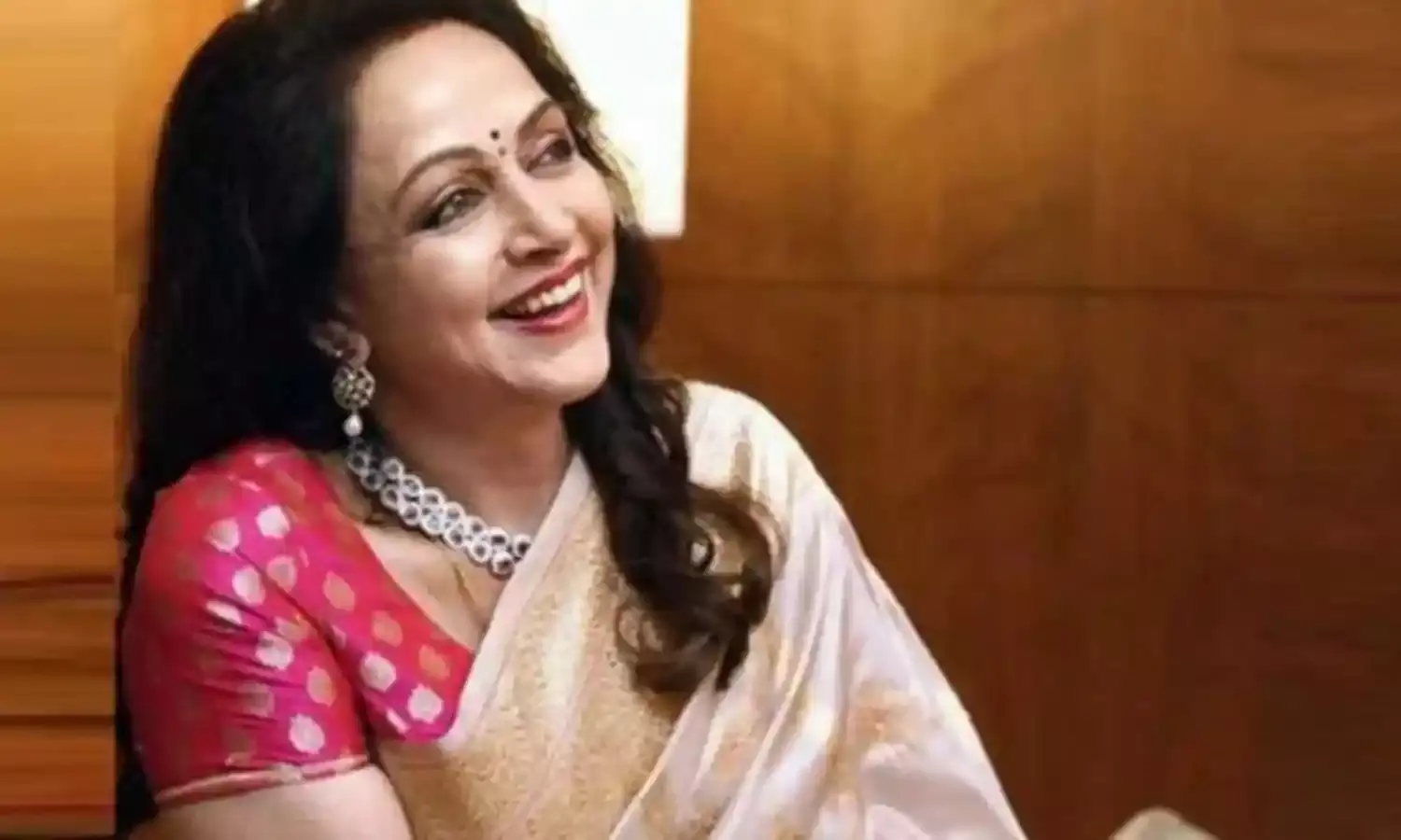 HBD Hema Malini : 75వ వసంతంలోకి అడుగుపెట్టిన బాలీవుడ్ డ్రీమ్ గర్ల్