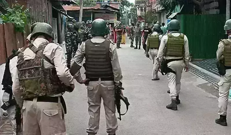 Manipur: మందుగుండుతో పోలీసులకు పట్టుబడ్డ ఎమ్మెల్యే మేనల్లుడు Manipur: మందుగుండుతో పోలీసులకు పట్టుబడ్డ ఎమ్మెల్యే మేనల్లుడు