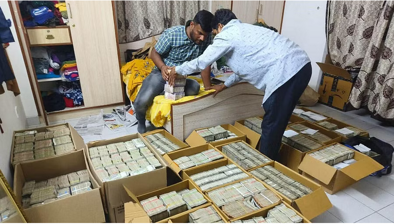 Karnataka: ప్రభుత్వ కాంట్రాక్టర్లు, రియల్టీ డెవలపర్లపై దాడులు.. రూ.94కోట్లు స్వాధీనం