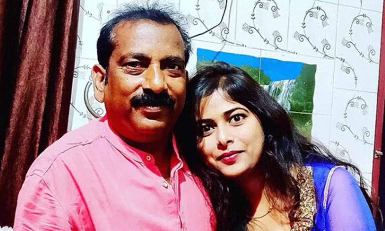 విడాకులు తీసుకున్న కూతురు.. మేళతాళాలతో పుట్టింటికి తీసుకువచ్చిన తండ్రి విడాకులు తీసుకున్న కూతురు.. మేళతాళాలతో పుట్టింటికి తీసుకువచ్చిన తండ్రి