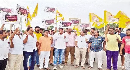 కొనసాగుతున్న ఆందోళనల పర్వం కొనసాగుతున్న ఆందోళనల పర్వం