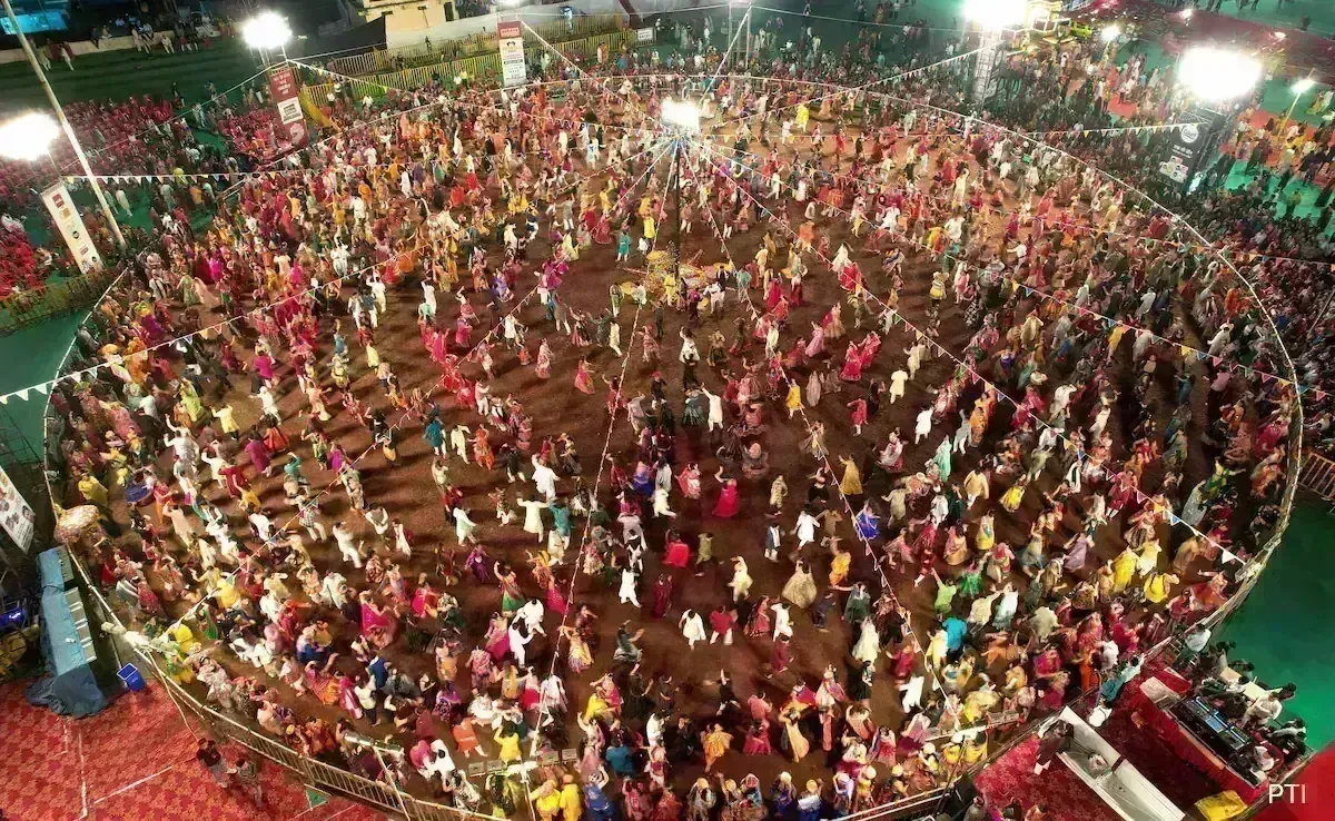Gujarat: గర్బా నృత్యం చేస్తూ గుండెపోటుతో 10 మంది మృతి Gujarat: గర్బా నృత్యం చేస్తూ గుండెపోటుతో 10 మంది మృతి