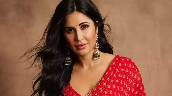 Katrina Kaif : ఎరుపు రంగు చీరలో.. నవరాత్రి పూజల్లో.. Katrina Kaif : ఎరుపు రంగు చీరలో.. నవరాత్రి పూజల్లో..