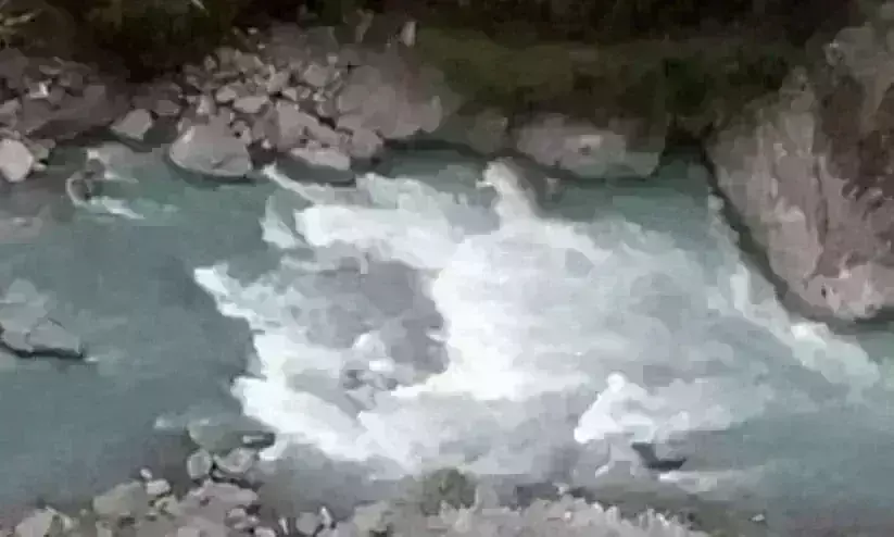 Uttarakhand : నదిలోకి దూసుకెళ్లిన కారు ,   ఆది కైలాస యాత్రికులు  మృతి Uttarakhand : నదిలోకి దూసుకెళ్లిన కారు ,   ఆది కైలాస యాత్రికులు  మృతి