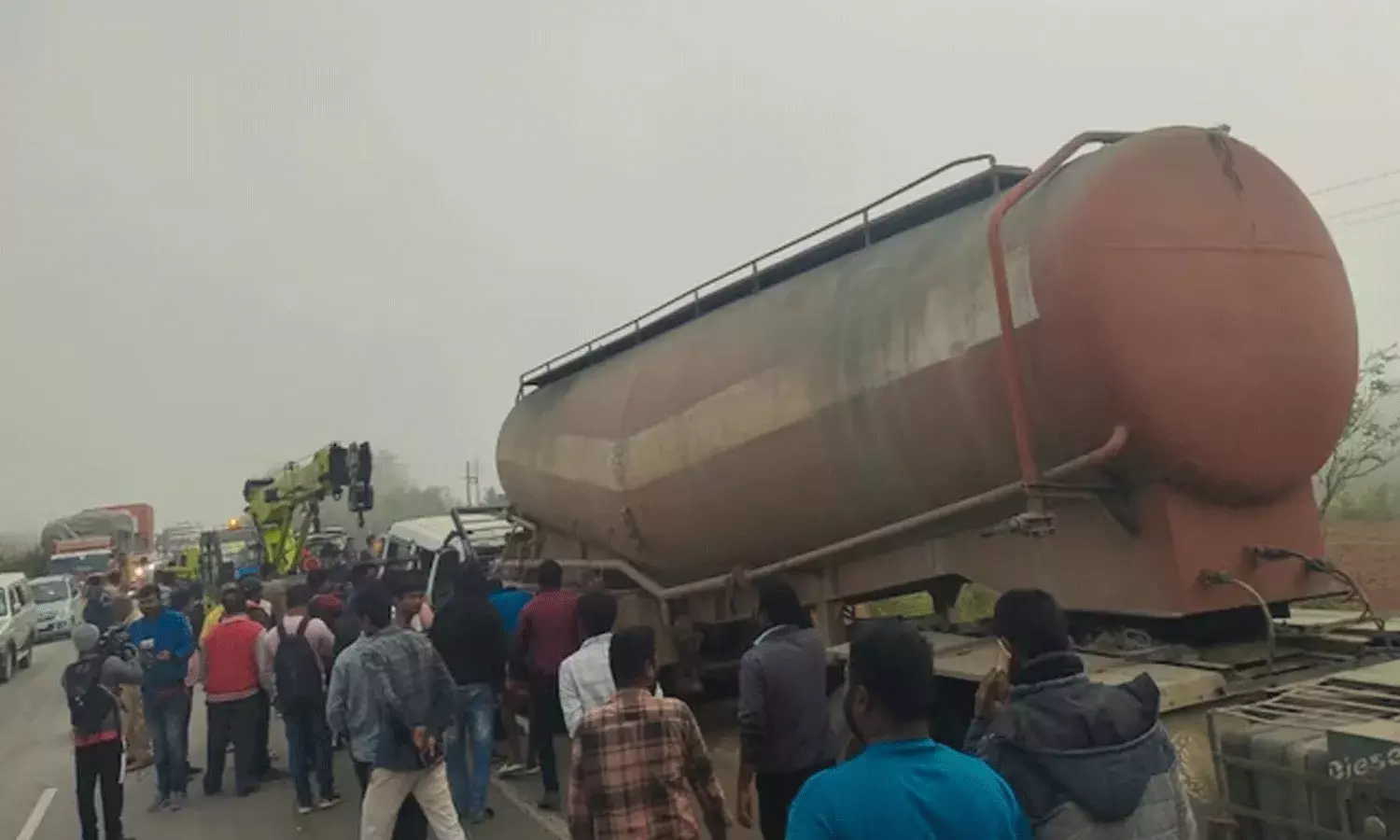 కర్ణాటకలో ఘోర రోడ్డు ప్రమాదం.. 12 మంది ఆంధ్రులు మృతి