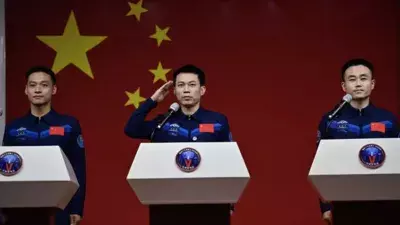 China : యువ వ్యోమగాములను అంతరిక్ష కేంద్రానికి పంపిన చైనా