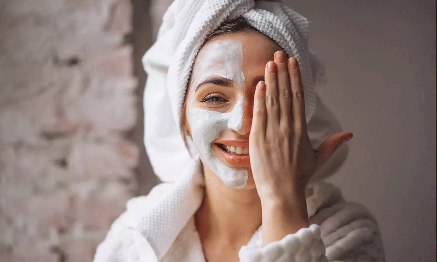 మెరిసే చర్మం కోసం సబ్జా గింజలతో ఫేస్ ప్యాక్.. మెరిసే చర్మం కోసం సబ్జా గింజలతో ఫేస్ ప్యాక్..