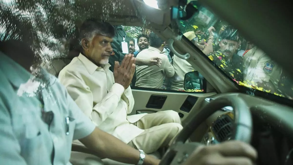 Chandrababu : చంద్రబాబు ఉల్లంఘనలకు పాల్పడలేదు.. Chandrababu : చంద్రబాబు ఉల్లంఘనలకు పాల్పడలేదు..