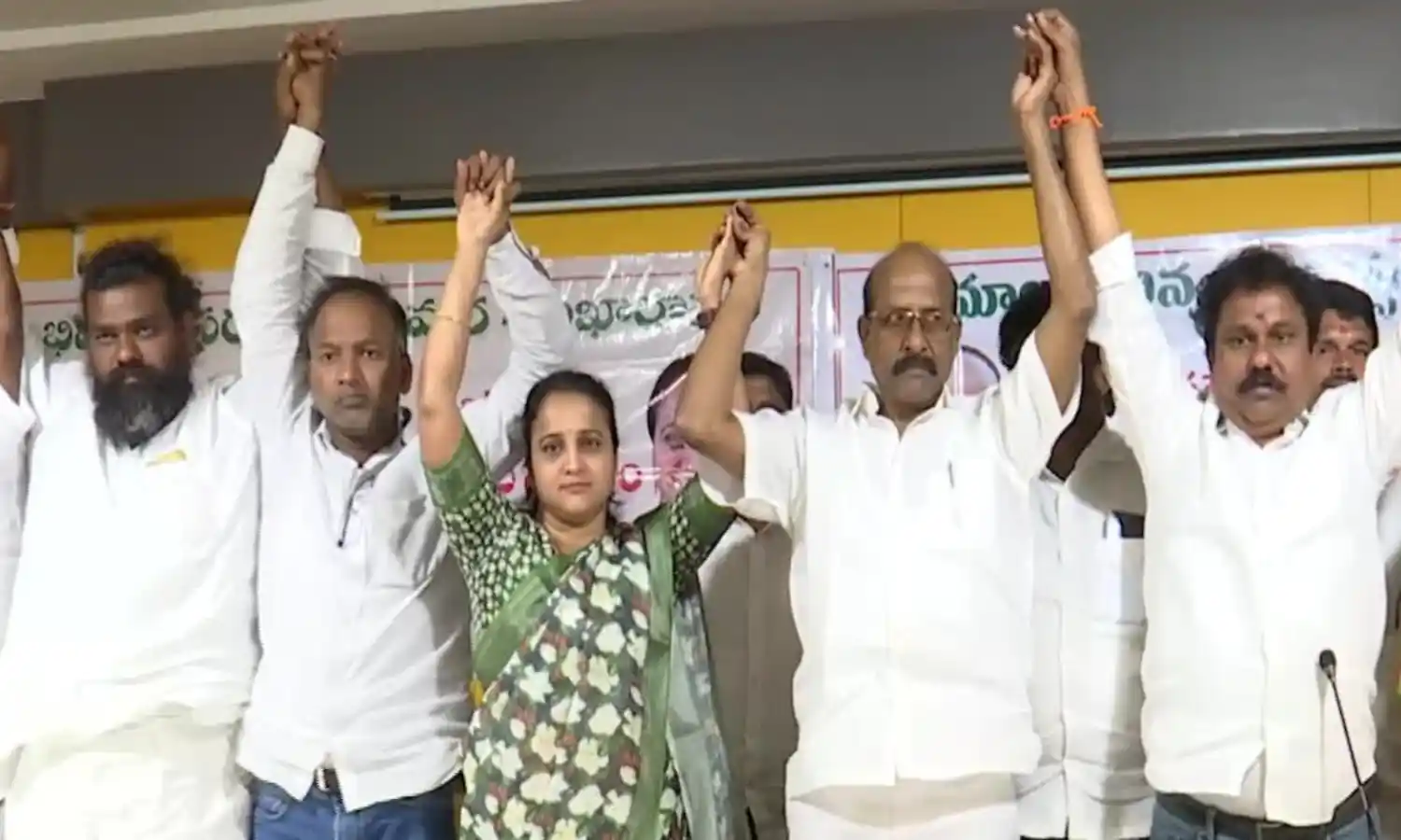 పంచాయతీ నిధులు స్వాహా చేస్తున్న జగన్ సర్కార్ పంచాయతీ నిధులు స్వాహా చేస్తున్న జగన్ సర్కార్