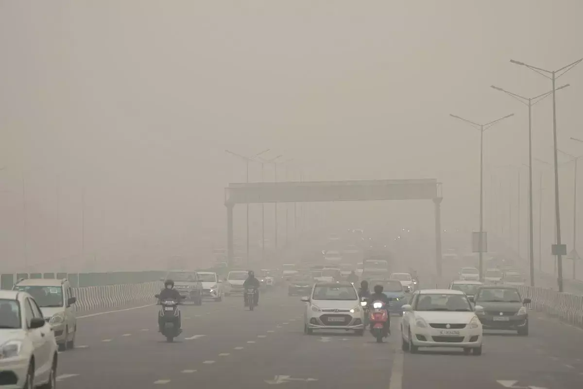 Delhi Pollution: ఢిల్లీలో వాయుకాలుష్యం. Delhi Pollution: ఢిల్లీలో వాయుకాలుష్యం.