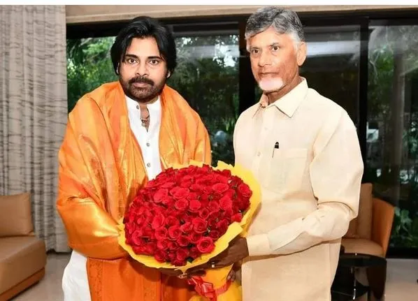 MEET: చంద్రబాబుతో పవన్ భేటీ MEET: చంద్రబాబుతో పవన్ భేటీ