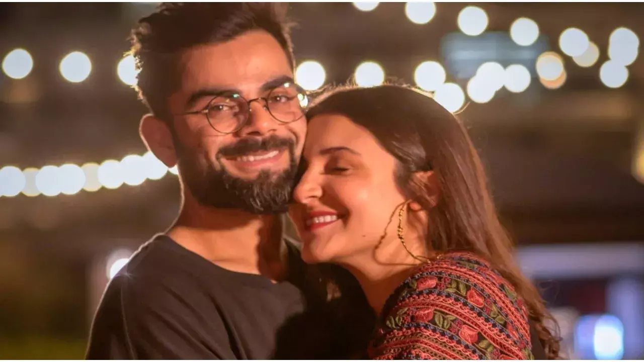 World Cup Match on Diwali : విరాట్ కోసం బెంగళూరుకు చేరుకున్న అనుష్క World Cup Match on Diwali : విరాట్ కోసం బెంగళూరుకు చేరుకున్న అనుష్క