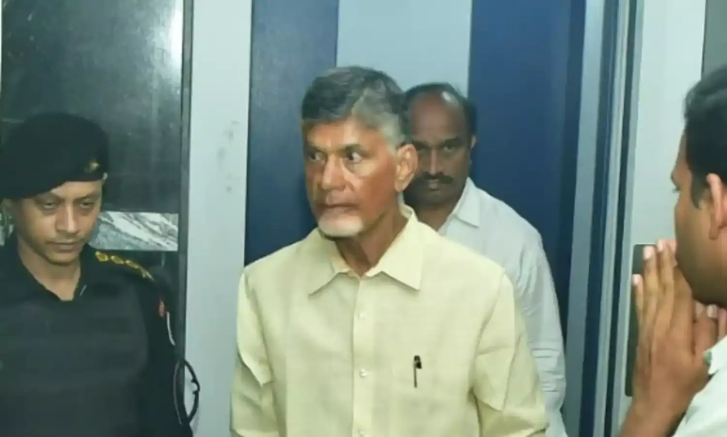 Chandrababu: ఫైబర్ నెట్ కేసులో ముందస్తు బెయిల్ పిటిషన్ వాయిదా Chandrababu: ఫైబర్ నెట్ కేసులో ముందస్తు బెయిల్ పిటిషన్ వాయిదా