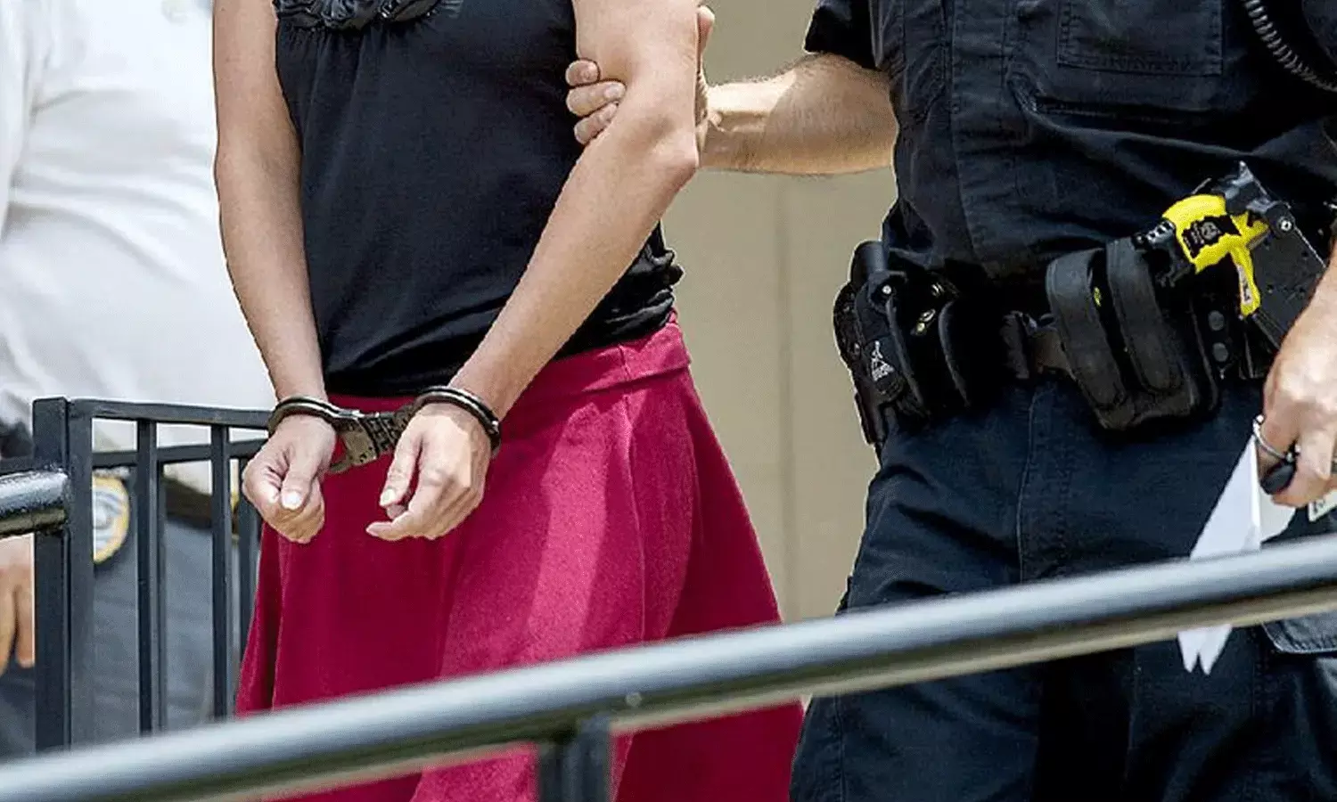 ఆ టీచర్ కి అదేం మాయ రోగం.. 8వ తరగతి విద్యార్థితో.. ఆ టీచర్ కి అదేం మాయ రోగం.. 8వ తరగతి విద్యార్థితో..