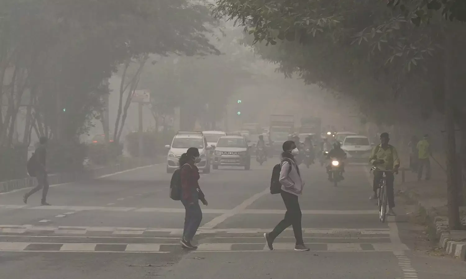 ఢిల్లీలో వాయు కాలుష్యం.. కృత్రిమ వర్షం సృష్టించనున్న ఐఐటీ బృందం ఢిల్లీలో వాయు కాలుష్యం.. కృత్రిమ వర్షం సృష్టించనున్న ఐఐటీ బృందం