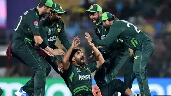 PAK: పాక్ సెమీస్ ఆశలు గల్లంతు! PAK: పాక్ సెమీస్ ఆశలు గల్లంతు!