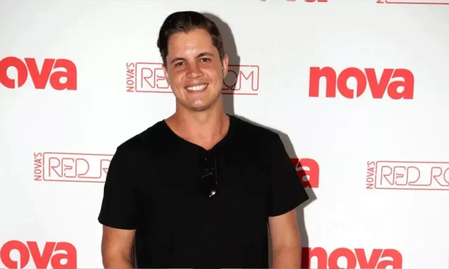 విషాదం.. 35 ఏళ్ల వయసులో బ్రెయిన్ క్యాన్సర్ తో మరణించిన సింగర్ విషాదం.. 35 ఏళ్ల వయసులో బ్రెయిన్ క్యాన్సర్ తో మరణించిన సింగర్