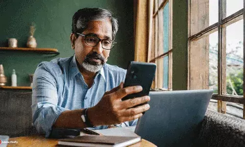 డీప్ఫేక్ స్కామ్: స్నేహితుడిలా కాల్ చేసి మాజీ ఉద్యోగి నుంచి రూ. 40వేలు కొట్టేసి.. డీప్ఫేక్ స్కామ్: స్నేహితుడిలా కాల్ చేసి మాజీ ఉద్యోగి నుంచి రూ. 40వేలు కొట్టేసి..