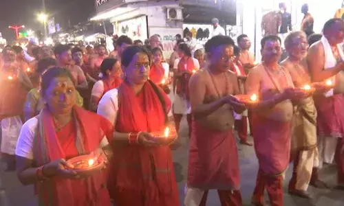 FEST: వైభవంగా పైడితల్లి అమ్మవారి కలశ జ్యోతుల ఊరేగింపు FEST: వైభవంగా పైడితల్లి అమ్మవారి కలశ జ్యోతుల ఊరేగింపు