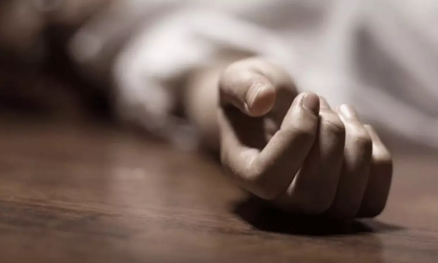 MBBS విద్యార్థిని.. హాస్టల్ భవనంపై నుంచి దూకి.. MBBS విద్యార్థిని.. హాస్టల్ భవనంపై నుంచి దూకి..