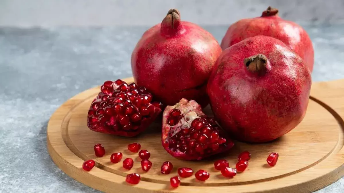 Superfood Pomegranate: ఈ పాత కాలపు పండుతో ఎన్ని ప్రయోజనాలో.. Superfood Pomegranate: ఈ పాత కాలపు పండుతో ఎన్ని ప్రయోజనాలో..
