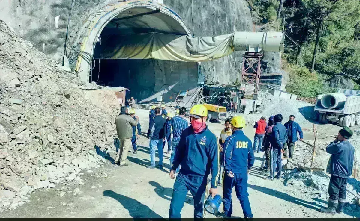 Uttarakhand Tunnel: కొనసాగుతున్న భారీ ఆపరేషన్ Uttarakhand Tunnel: కొనసాగుతున్న భారీ ఆపరేషన్
