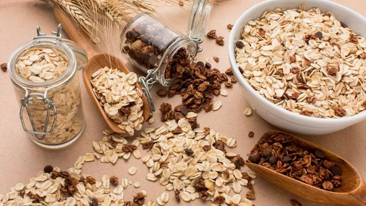 Rolled Oats vs Steel-Cut Oats: ఈ రెండింటిలో ఏవి ఆరోగ్యానికి మంచిదంటే.. Rolled Oats vs Steel-Cut Oats: ఈ రెండింటిలో ఏవి ఆరోగ్యానికి మంచిదంటే..