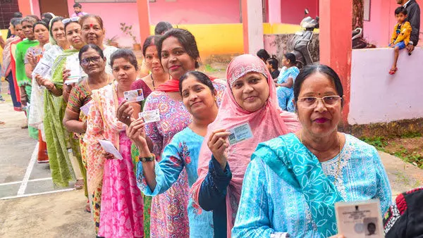 Assembly polls 2023 : కొనసాగుతున్న ఛత్తీస్గఢ్, మధ్యప్రదేశ్ అసెంబ్లీ ఎన్నికల పోలింగ్ Assembly polls 2023 : కొనసాగుతున్న ఛత్తీస్గఢ్, మధ్యప్రదేశ్ అసెంబ్లీ ఎన్నికల పోలింగ్