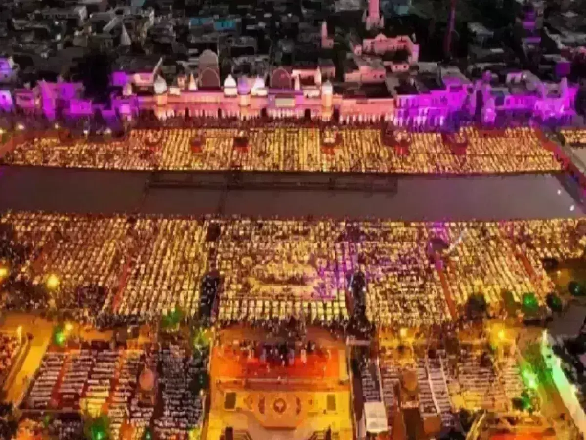 Ayodhya: దీపోత్సవం రోజు అయోధ్య రాముడిని దర్శించుకున్న 2లక్షల మంది