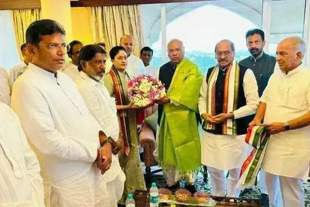 Vijayashanthi : హస్తం గూటికి విజయశాంతి Vijayashanthi : హస్తం గూటికి విజయశాంతి