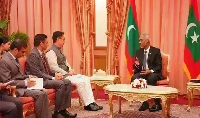 Maldives:  తమ దేశం నుంచి భారత సేనను  ఉపసంహించుకోమని కోరిన మాల్దీవుల అధ్యక్షుడు Maldives:  తమ దేశం నుంచి భారత సేనను  ఉపసంహించుకోమని కోరిన మాల్దీవుల అధ్యక్షుడు
