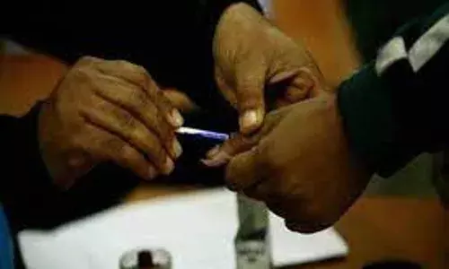 YSRCP: చిలకలూరిపేటలో ఒక్కొక్కరికి రెండేసి ఓట్లు YSRCP: చిలకలూరిపేటలో ఒక్కొక్కరికి రెండేసి ఓట్లు