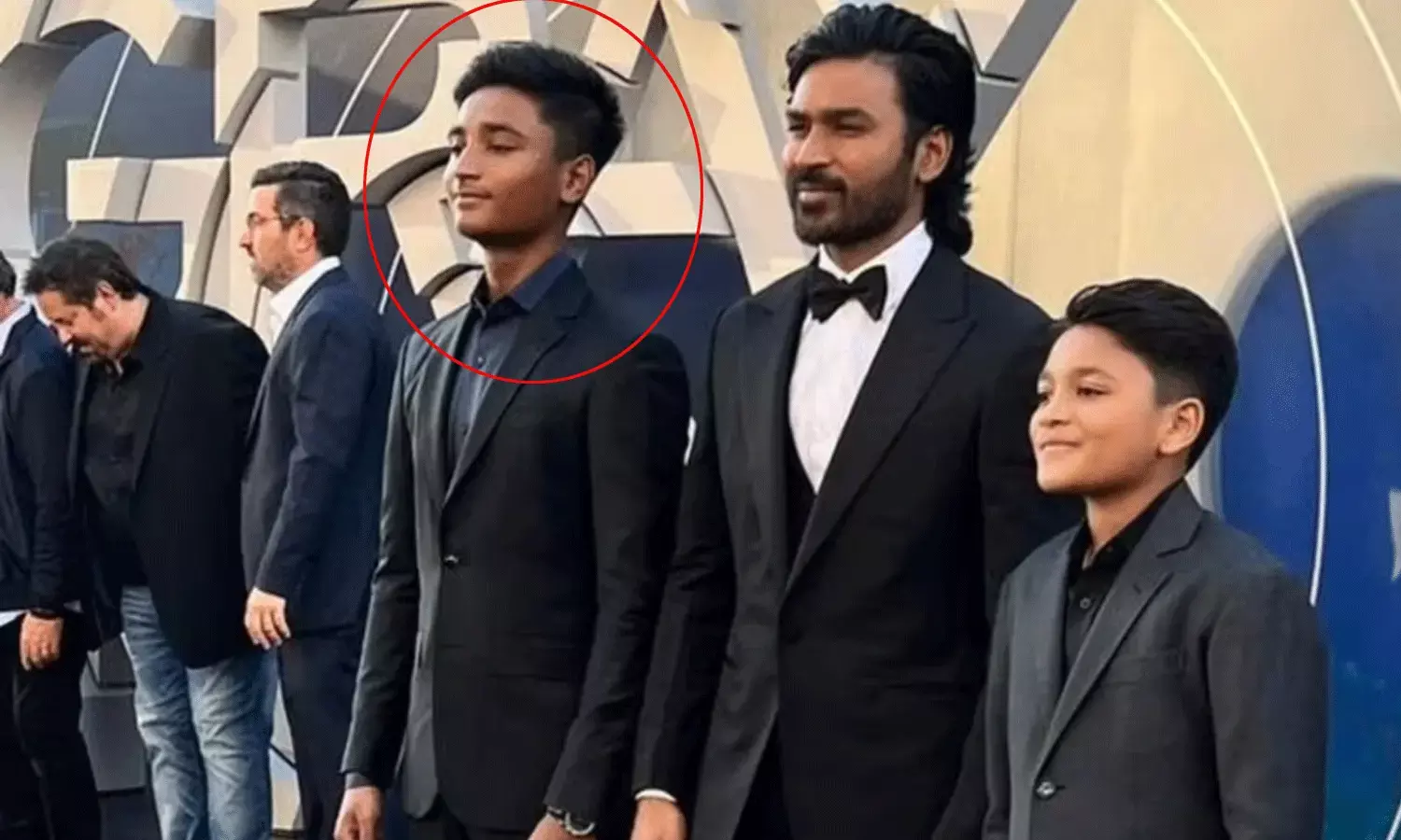 ట్రాఫిక్ నిబంధనలు ఉల్లంఘించిన ధనుష్ కొడుకు.. ఫైన్ వేసిన పోలీసులు ట్రాఫిక్ నిబంధనలు ఉల్లంఘించిన ధనుష్ కొడుకు.. ఫైన్ వేసిన పోలీసులు