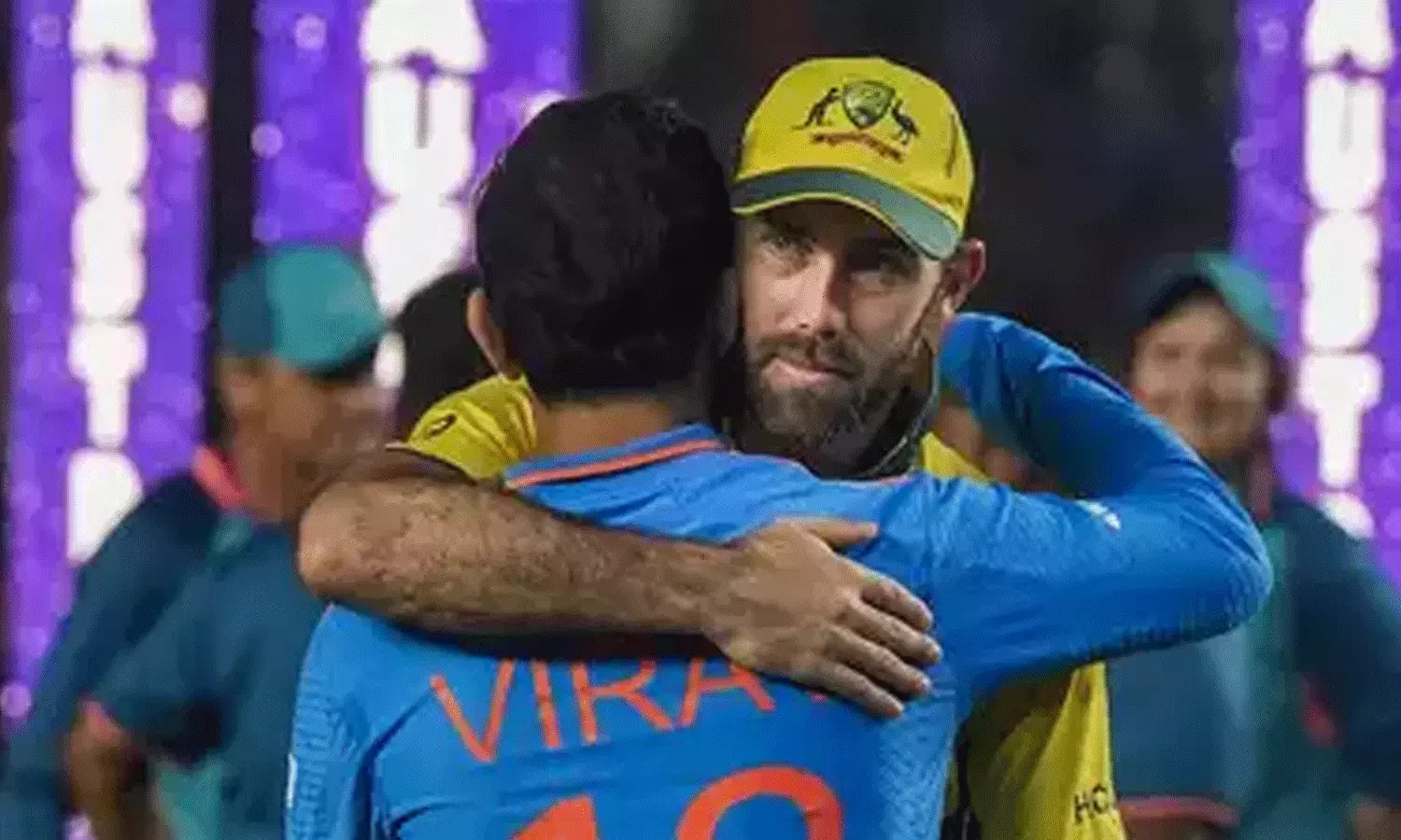ఆస్ట్రేలియా ఆల్ రౌండర్కు కోహ్లీ ప్రత్యేక బహుమతి ఆస్ట్రేలియా ఆల్ రౌండర్కు కోహ్లీ ప్రత్యేక బహుమతి