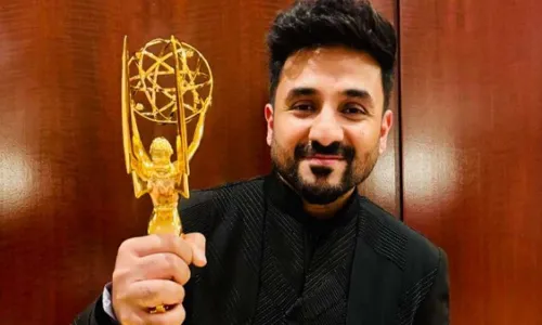 Emmy Awards: అవార్డ్ తో ఇండియన్ స్టాండ్ అప్ కమెడియన్ Emmy Awards: అవార్డ్ తో ఇండియన్ స్టాండ్ అప్ కమెడియన్