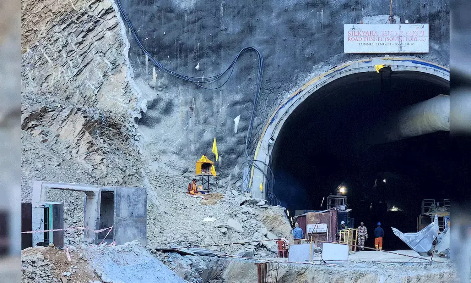 సొరంగంలో చిక్కుకున్న కార్మికులు రెండు రోజుల్లో బయటకు..