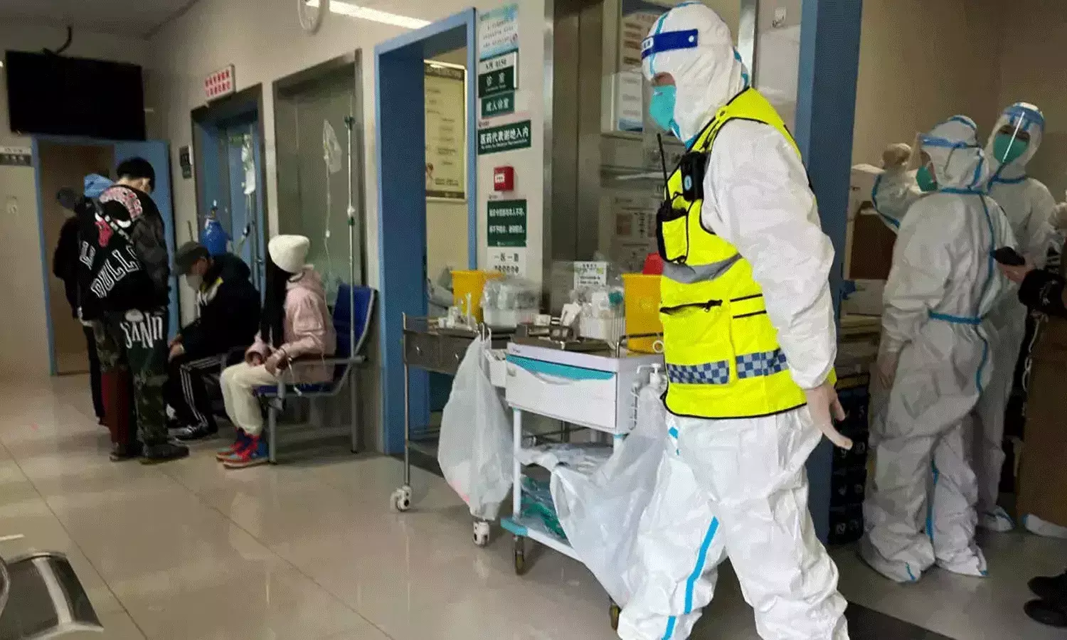 మళ్లీ కోవిడ్.. ఖాళీ లేని చైనా హాస్పిటల్ బెడ్స్