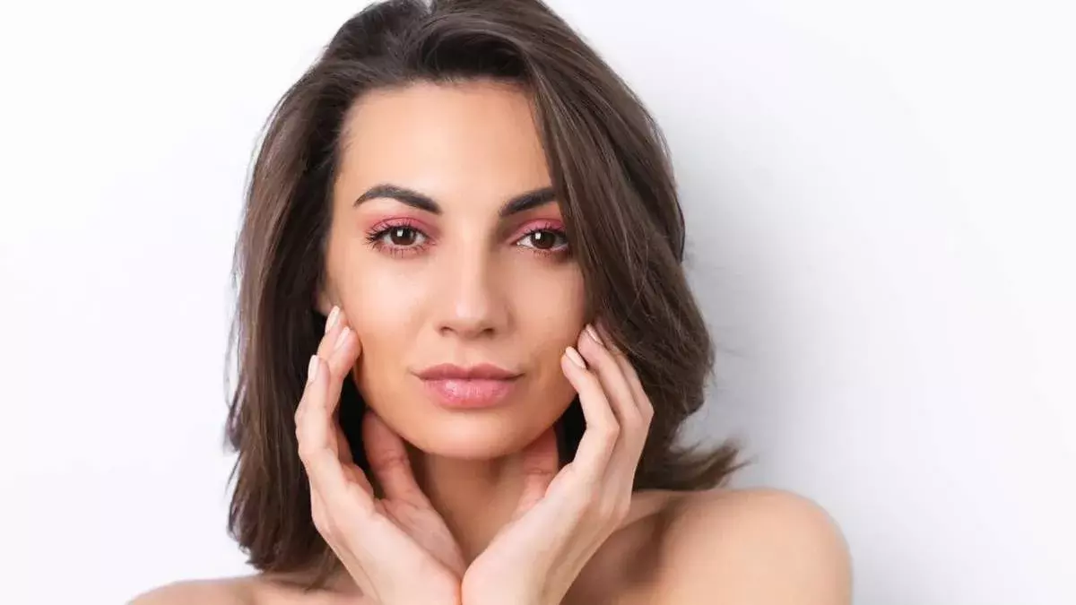 Budget Beauty Care: సులభంగా లభించే ఈ 7 పదార్థాలతో మీ చర్మ నిగనిగలాడడం ఖాయం Budget Beauty Care: సులభంగా లభించే ఈ 7 పదార్థాలతో మీ చర్మ నిగనిగలాడడం ఖాయం